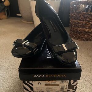 Dana Buchman Black Patent Leather Bow Flats